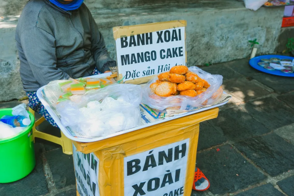 Bàn ăn tại Quán Suối Lở